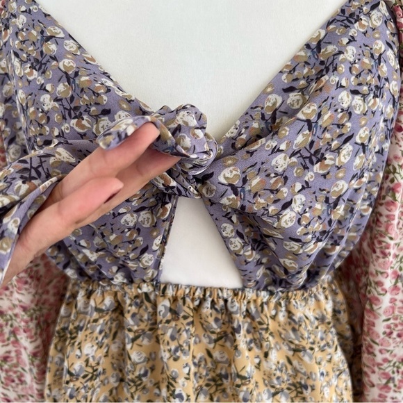 Buckle Floral Chiffon Keyhole Top Size Medium - Picture 10 of 13